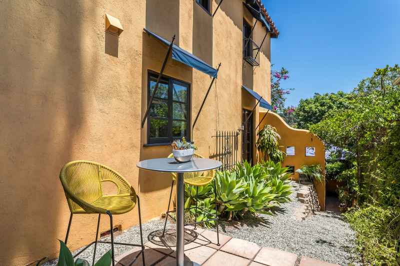 Garrett Hedlund and Emma Roberts Are Selling Their Los Angeles Home 02