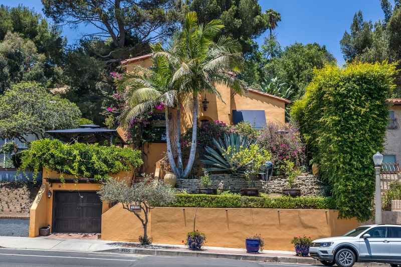 Garrett Hedlund and Emma Roberts Are Selling Their Los Angeles Home 07