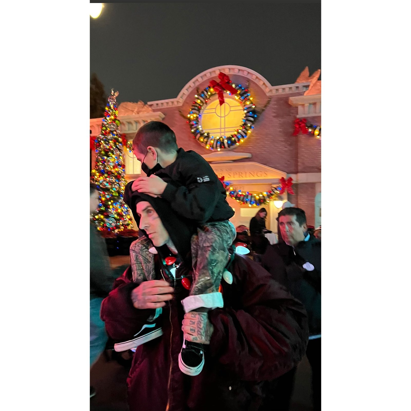 Inside Kourtney Kardashian Instagram and Travis Barker Holiday Trip to Disneyland With Kids 03