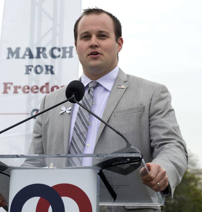 Jill Duggar Testify Derick Dillard Attends Day 2 of Josh Duggar Trial 2b