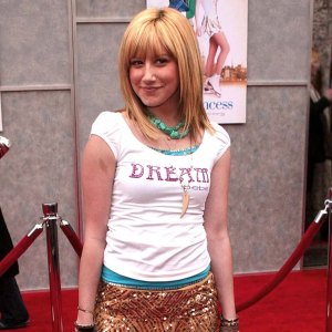 LOL Watch Ashley Tisdale Troll Her Bad Fashion From 2005
