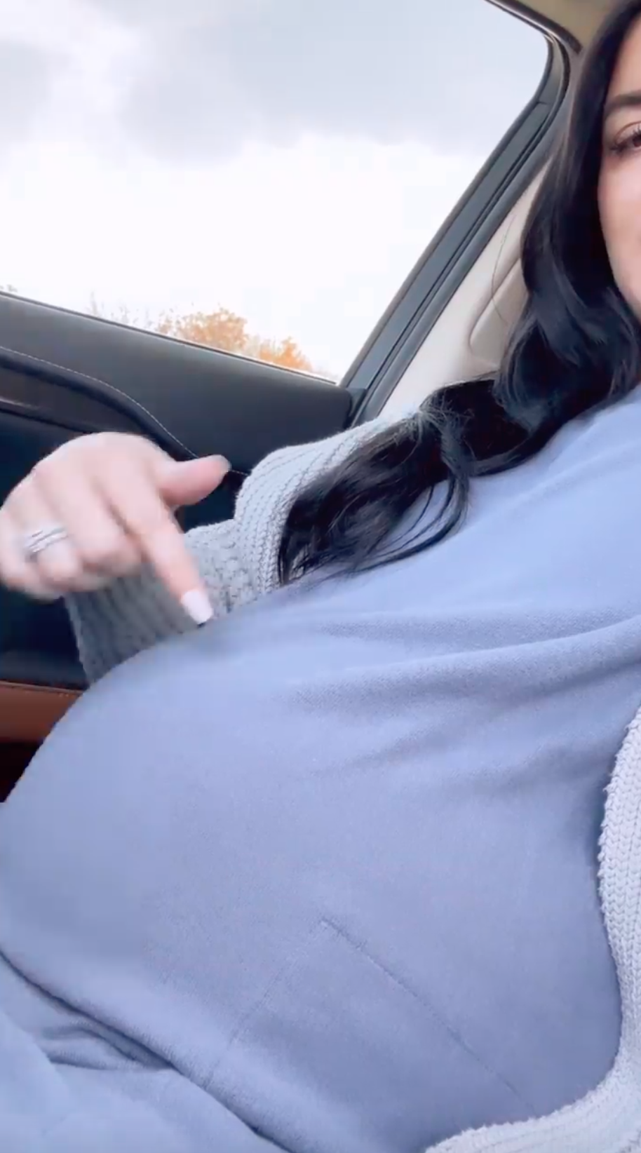 On the Move! Pregnant Raven Gates Shows Baby-to-Be Kicking