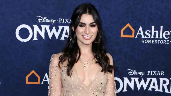 Pregnant Ashley Iaconetti Shows Bare Baby Bump 7 Weeks Ahead of 1st Child Arrival