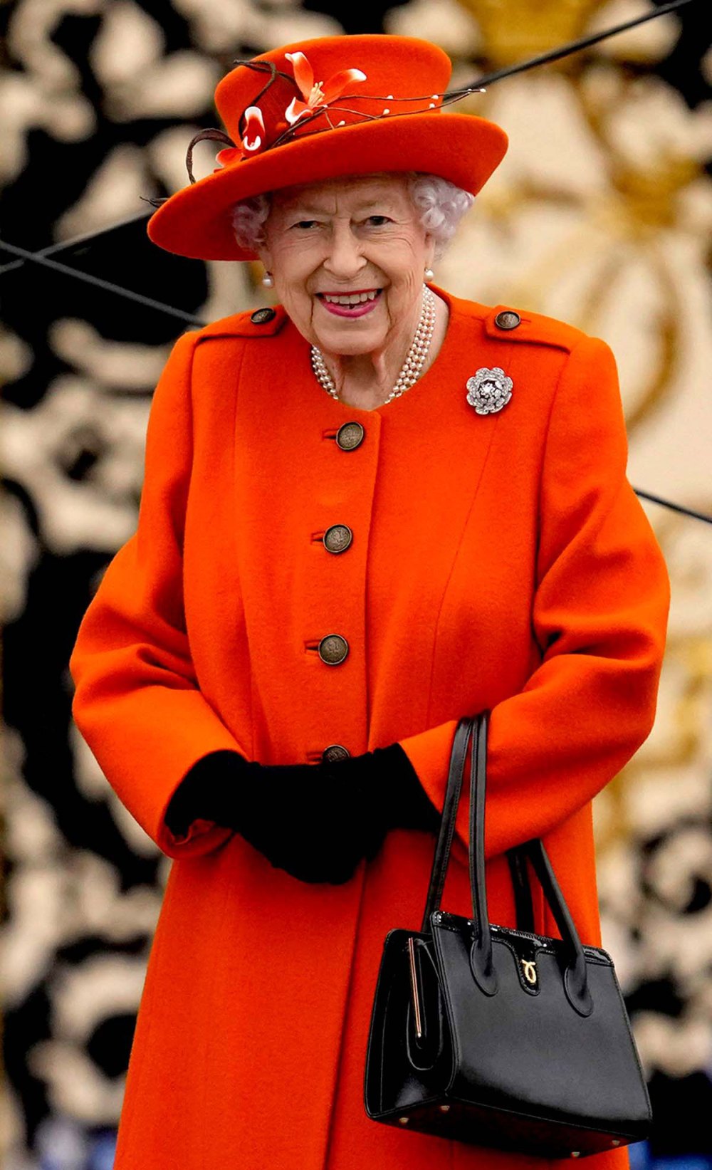 Queen Elizabeth II Honors Prince Philip in Christmas Address: Video ...