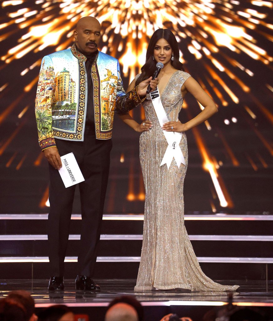 Steve Harvey Messes Up Again at 2021 Miss Universe Competition Harnaaz Sandhu