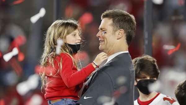 Tom Brady Throws Football With Daughter Vivian Sweet 9th Birthday Tribute