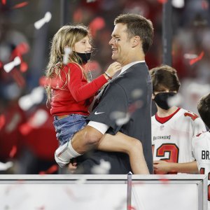 Tom Brady Throws Football With Daughter Vivian Sweet 9th Birthday Tribute