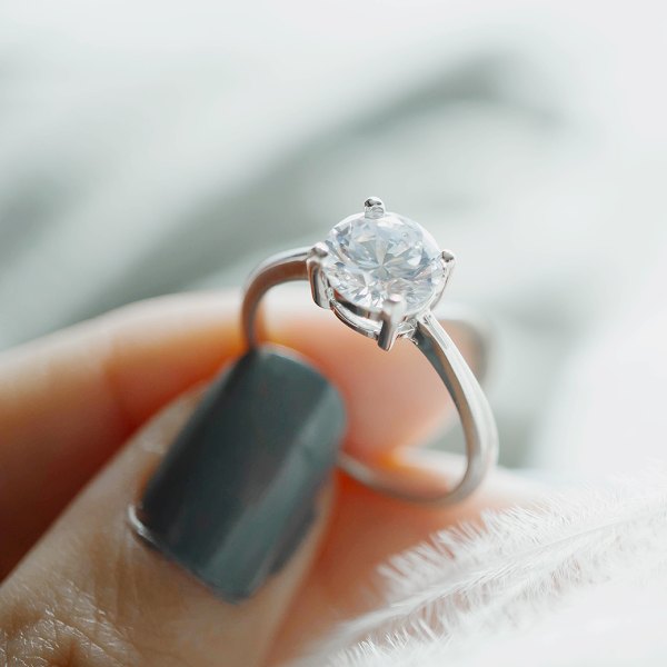 engagement-rings-jewelry-gifts-diamond