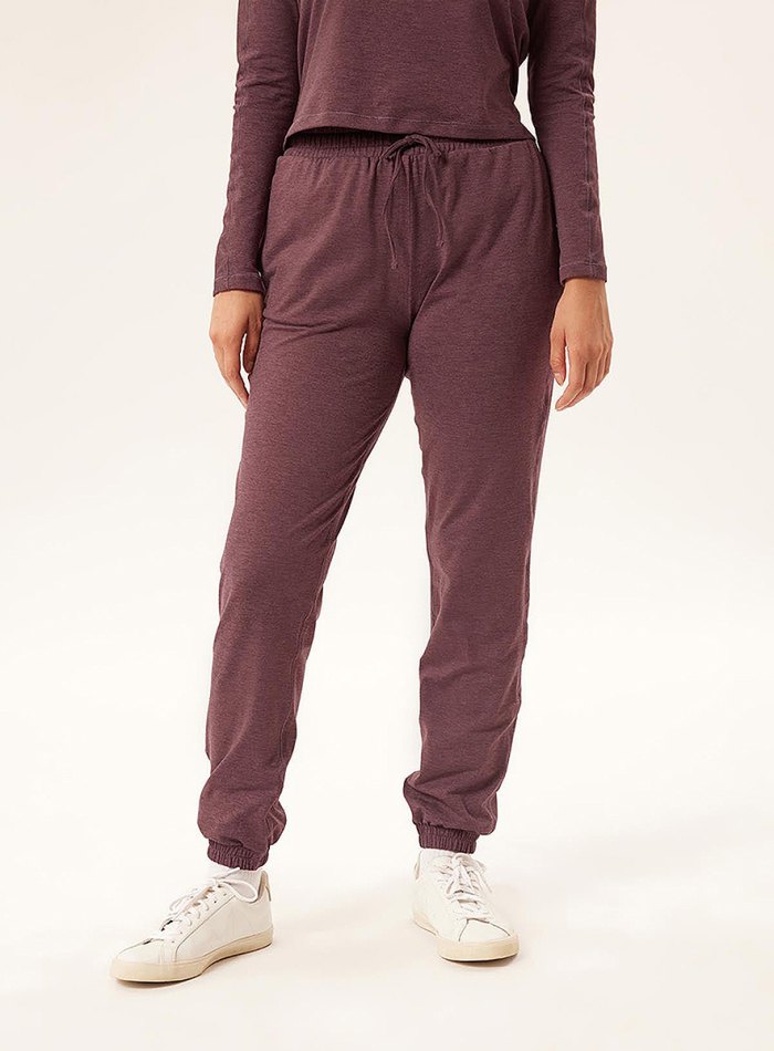 20 Best Sweatpants and Joggers for Women 16 womens-sweatpants-joggers-girlfriend-collective-eco-friendly-reset