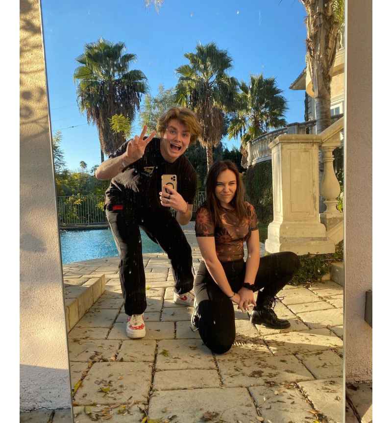 Alex Warren and Kouvr Annon Instagram TikTok Most Famous Couples Selfie Peace Gesture Facial Expression Pool