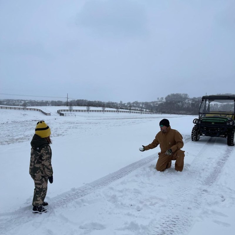 Celeb Parents Playing in the Snow With Their Kids Jason Aldean