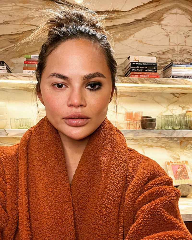 Chrissy Teigen Has the Funniest Take on the ‘No-Makeup Makeup’ Trend