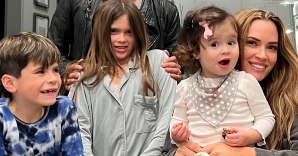 Funny Family Photo! See Teddi Mellencamp’s Pics With Her 3 Kids