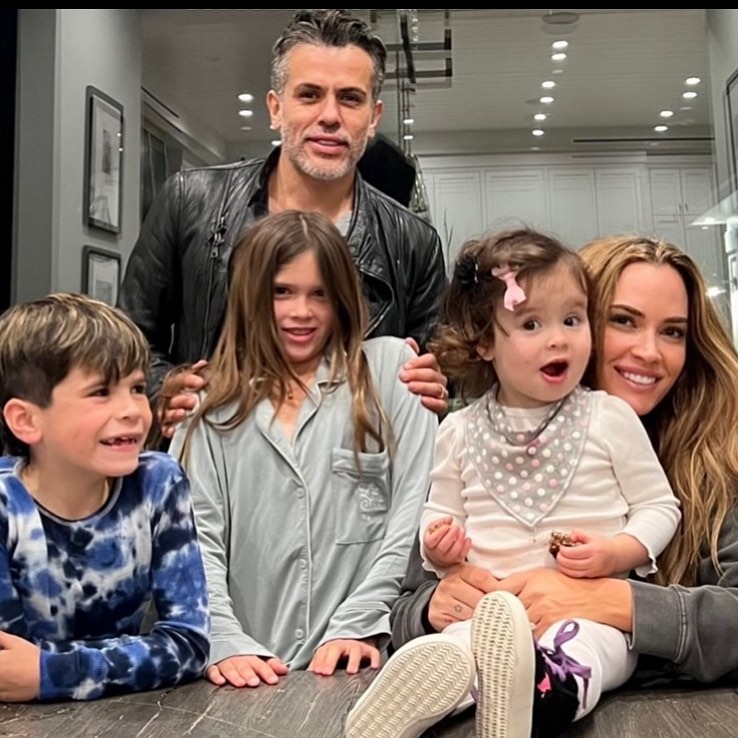 Funny Family Photo! See Teddi Mellencamp's Pics With Her 3 Kids