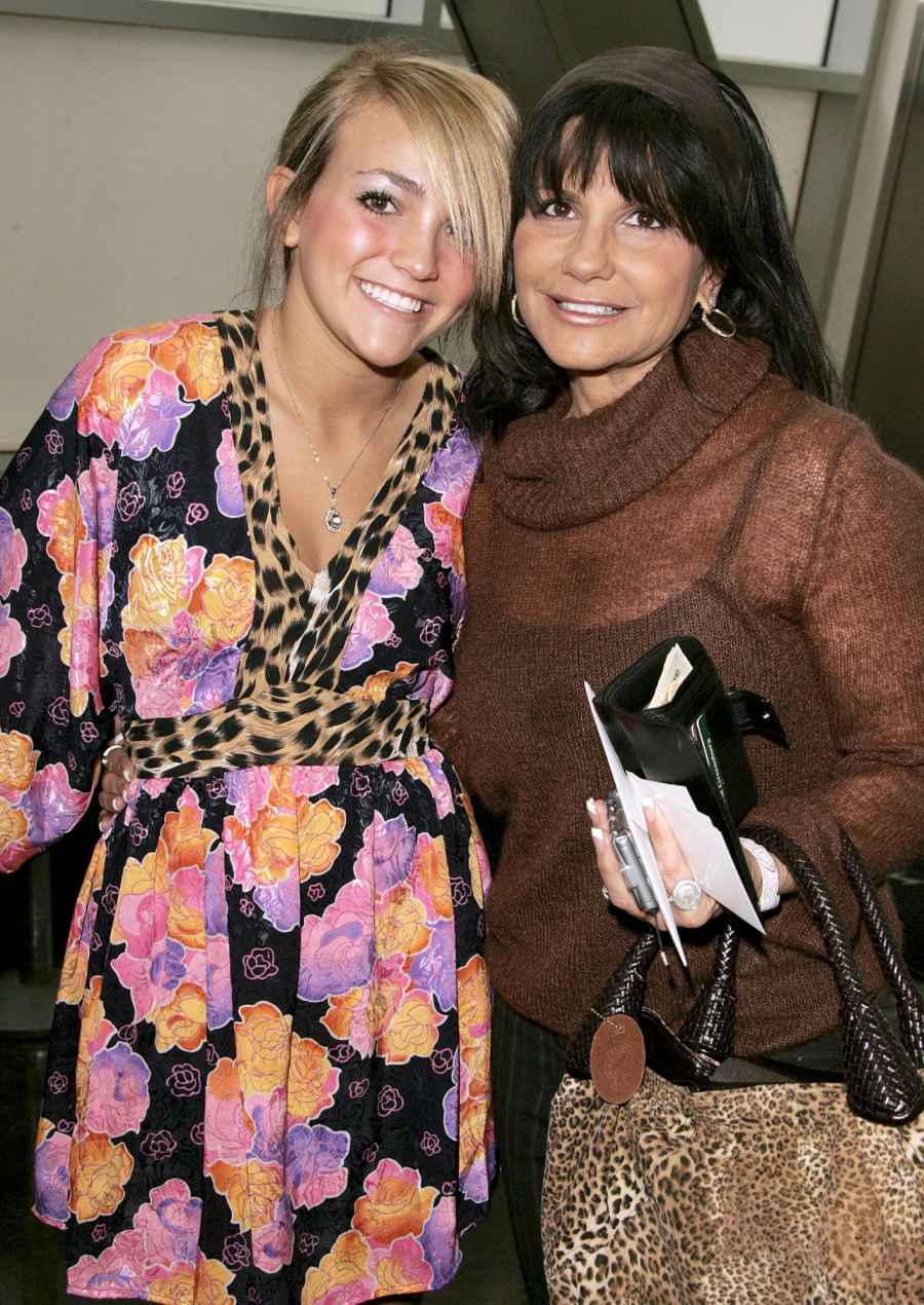 Physical Fight With Mom Lynne Jamie Lynn Spears Breaks Down Over Britney Spears Call Her Daddy Podcast