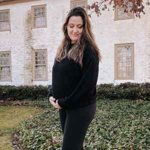 Pregnant Tori Roloff Is ‘Trying to Love’ Her Body Ahead of 3rd Baby: It’s a ‘Struggle’