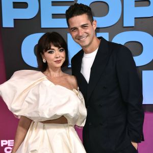 Wells Adams Jokes Sarah Hyland’s Modern Family Costars Will Give Better Wedding Gifts Than Bachelor Friends