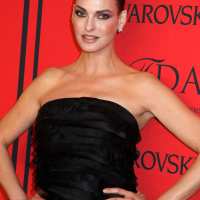 Zendaya Channels Linda Evangelista at ‘Euphoria’ Season 2 Premiere 3