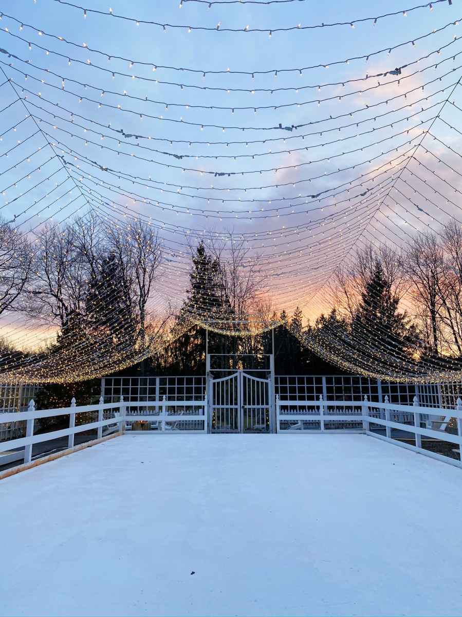Embrace the Cozy Cabin Vibes at Cedar Lakes Estate