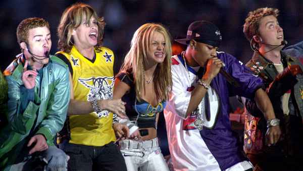 Britney Spears Reminisces on 2001 Super Bowl Halftime Performance With Ex Justin Timberlake in Throwback Clip