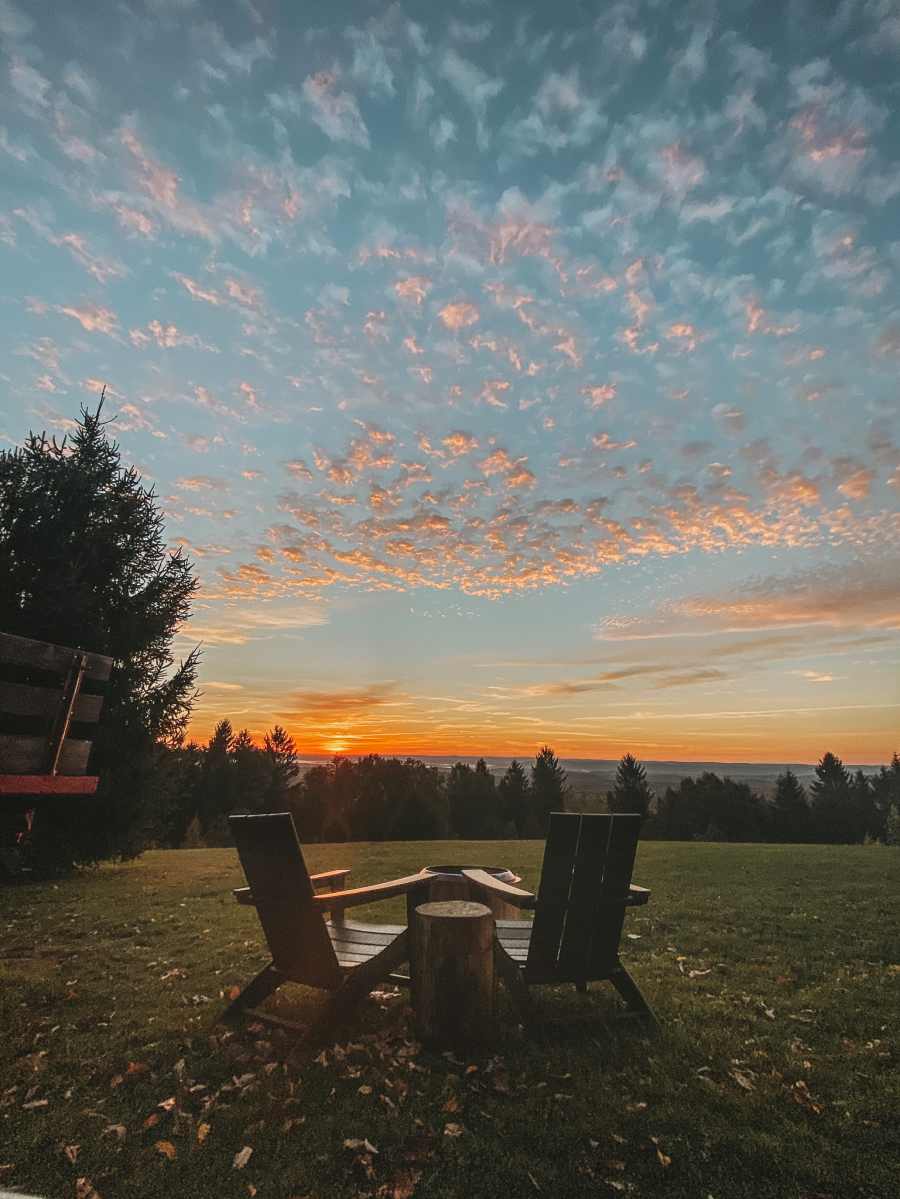 Embrace the Cozy Cabin Vibes at Cedar Lakes Estate