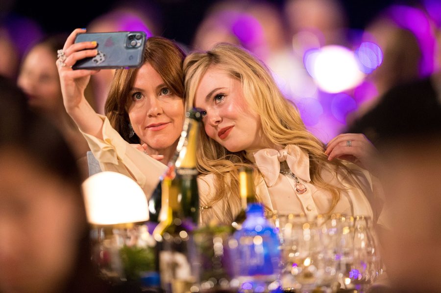 Inside the SAG Awards 2022 What You Didn't See on TV Elle Fanning