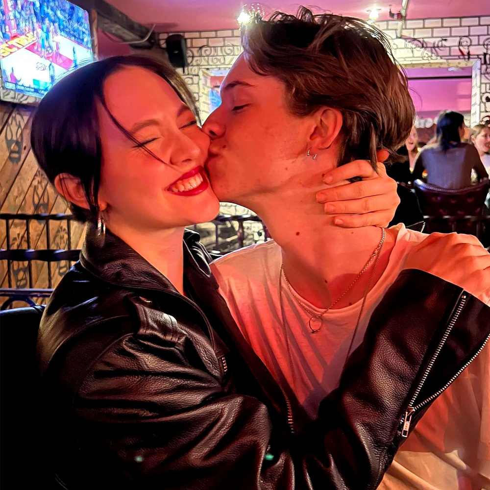 Judd Apatow&rsquo;s Daughter Iris Is Dating Kate Hudson&rsquo;s Son Ryder: Photo