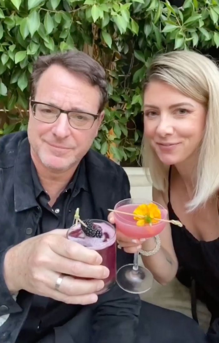 Kelly Rizzo Commemorates 1 Month Anniversary of Bob Saget's Death