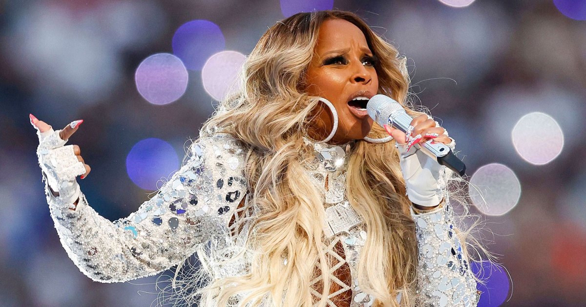 Mary J. Blige Wore Sparkly Ensemble at Super Bowl - PureWow