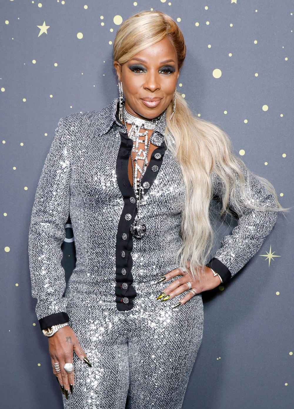 Mary J Blige's wearing thigh high boots