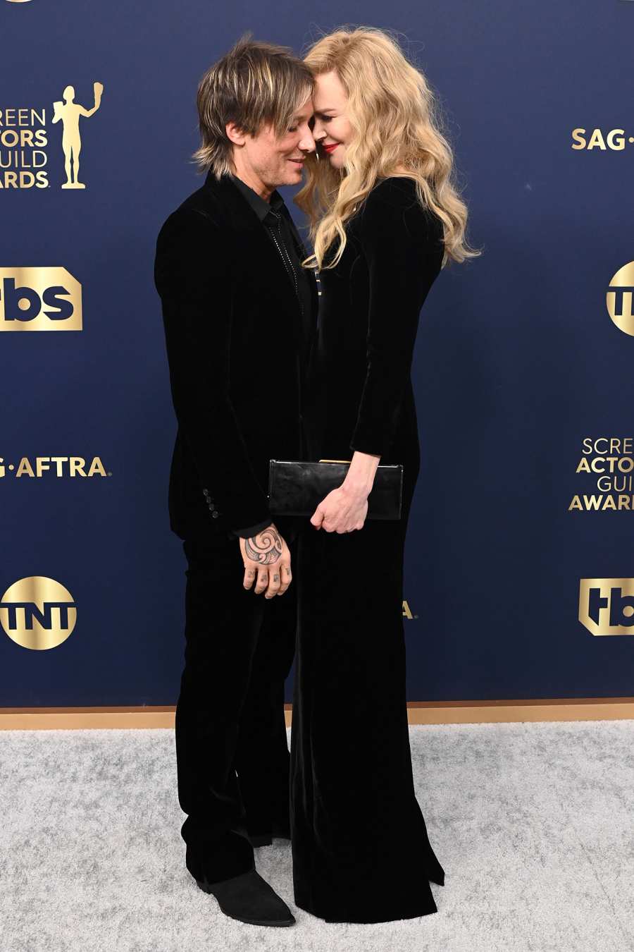 Nicole Kidman and Keith Urban PDA at SAG Awards 2022