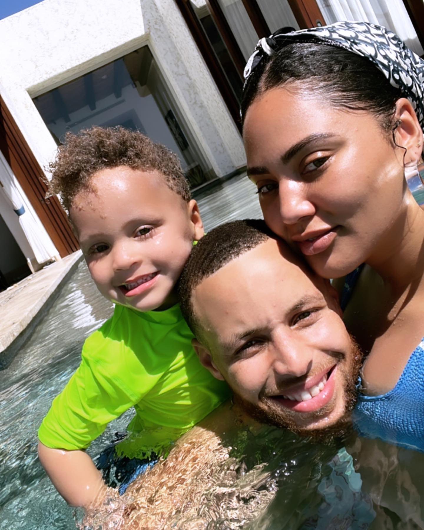 ‘Paradise’! See Stephen and Ayesha Curry’s Adorable Family Photos
