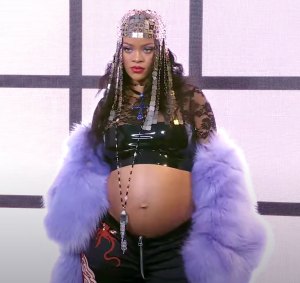 Pregnant Rihannas Bump Baring Outfit at the Gucci Fashion Show Has Us Speechless