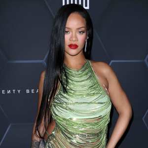 Pregnant Rihannas Bump Baring Outfit at the Gucci Fashion Show Has Us Speechless