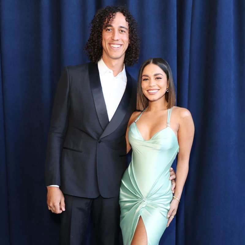 Red Carpet Ready Vanessa Hudgens Cole Tucker Are All Smiles 2022 SAGs