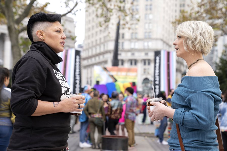 Sara Ramirez Addresses 'And Just Like That' Fans Hating on Their Character Che Diaz 2 Cynthia Nixon