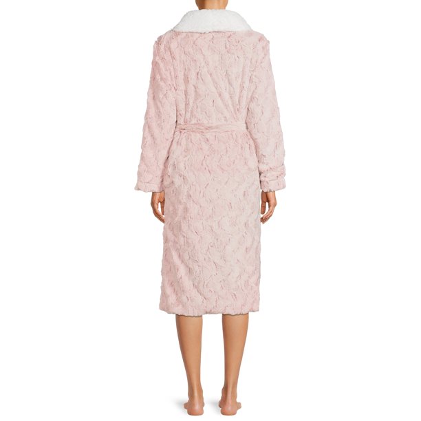 Walmart Shoppers Say This $19 Robe Is As Plush as Expensive Ones