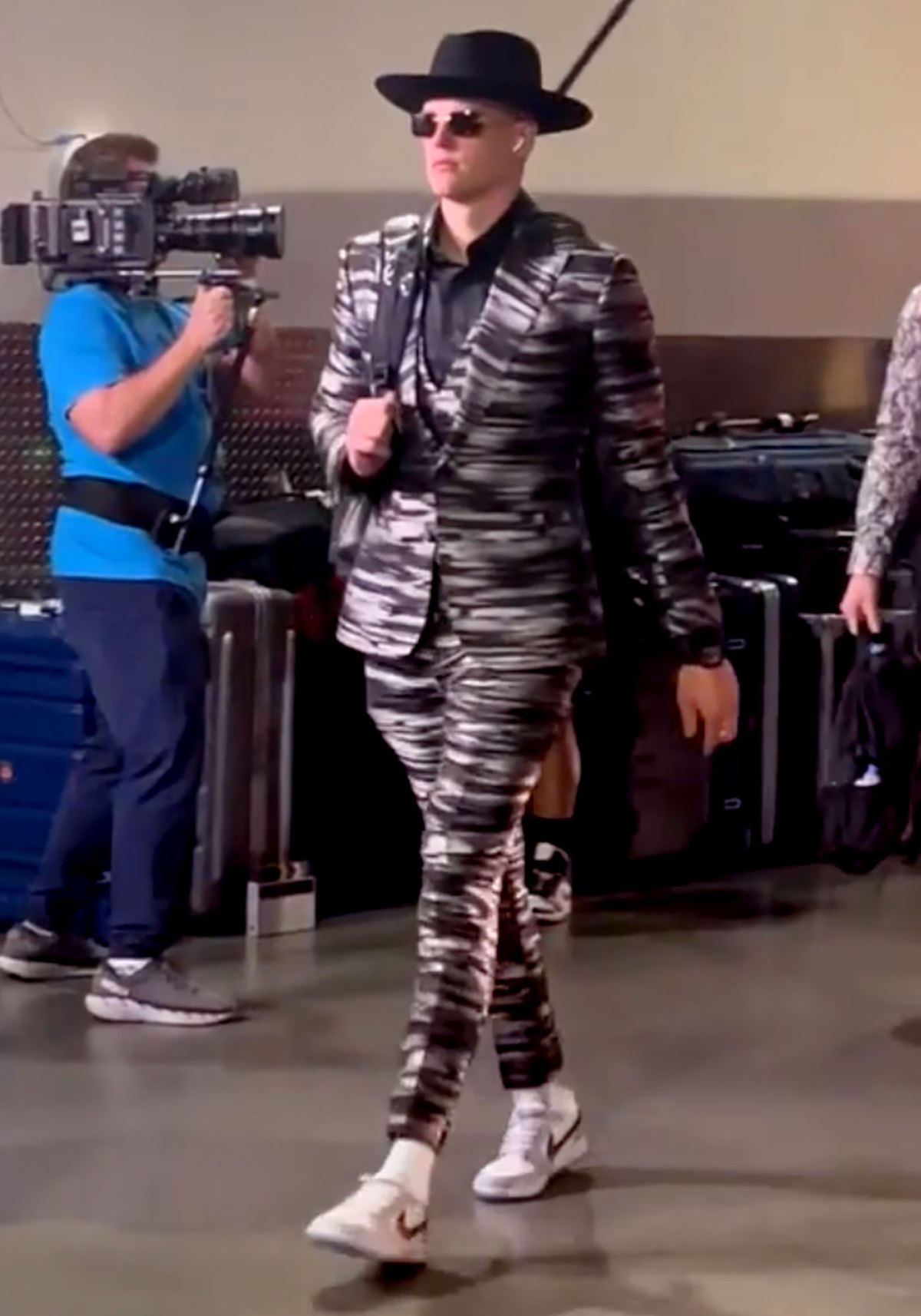 joe burrows outfit for the super bowl
