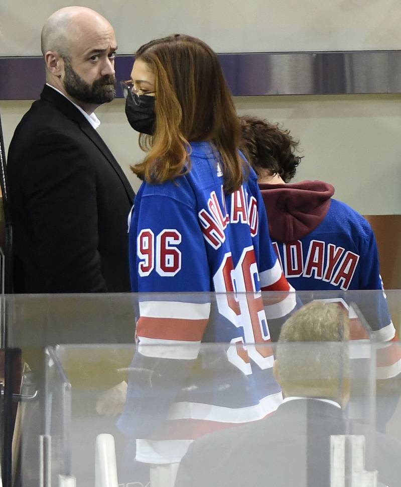 Zendaya and Tom Holland Wear Jerseys With Each Others Names at New York Rangers NHL Hockey Game 9