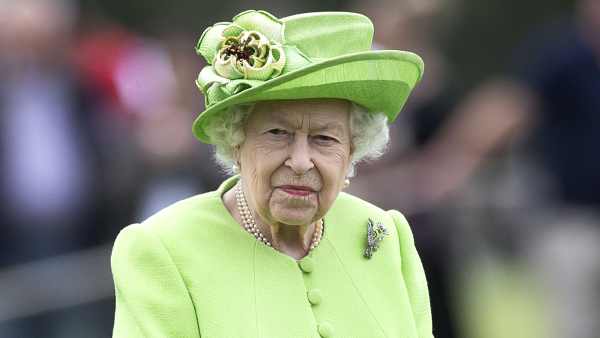 Queen Elizabeth II Tests Positive for COVID-19, Receiving Medical Attention After 'Mild' Symptoms