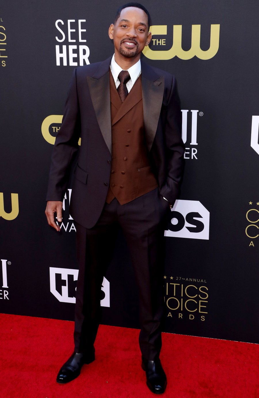 10 Hottest Hunks at the 2022 Critics’ Choice Awards