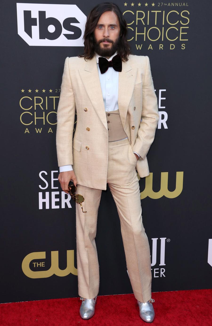 10 Hottest Hunks at the 2022 Critics’ Choice Awards