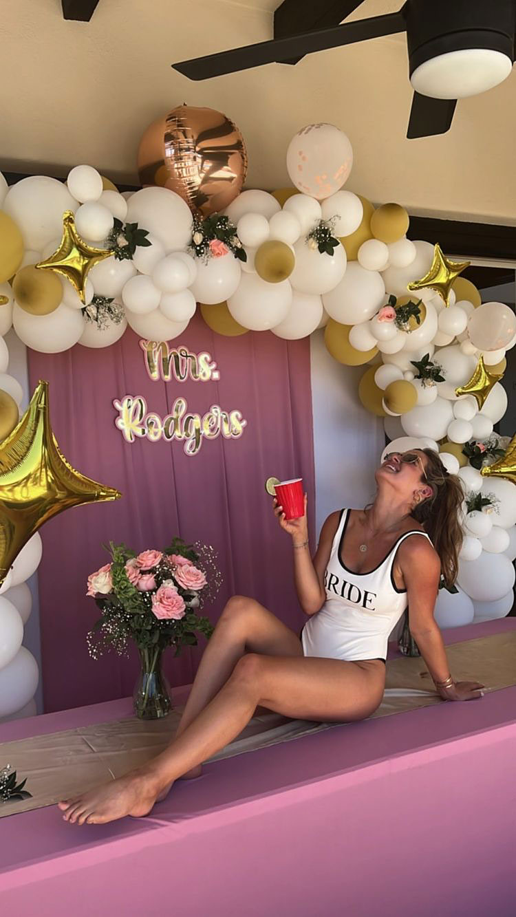 Bachelor Nations JoJo Fletcher Jets Off to Cabo for Her Bachelorette Party With Becca Tilley and More Pals
