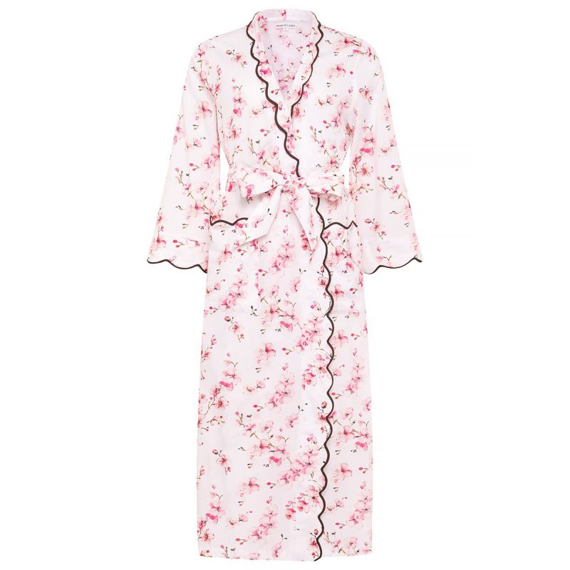 Buzzzz-O-Meter: Drew Barrymore-Approved Robes, Wide Leg Jeans and More