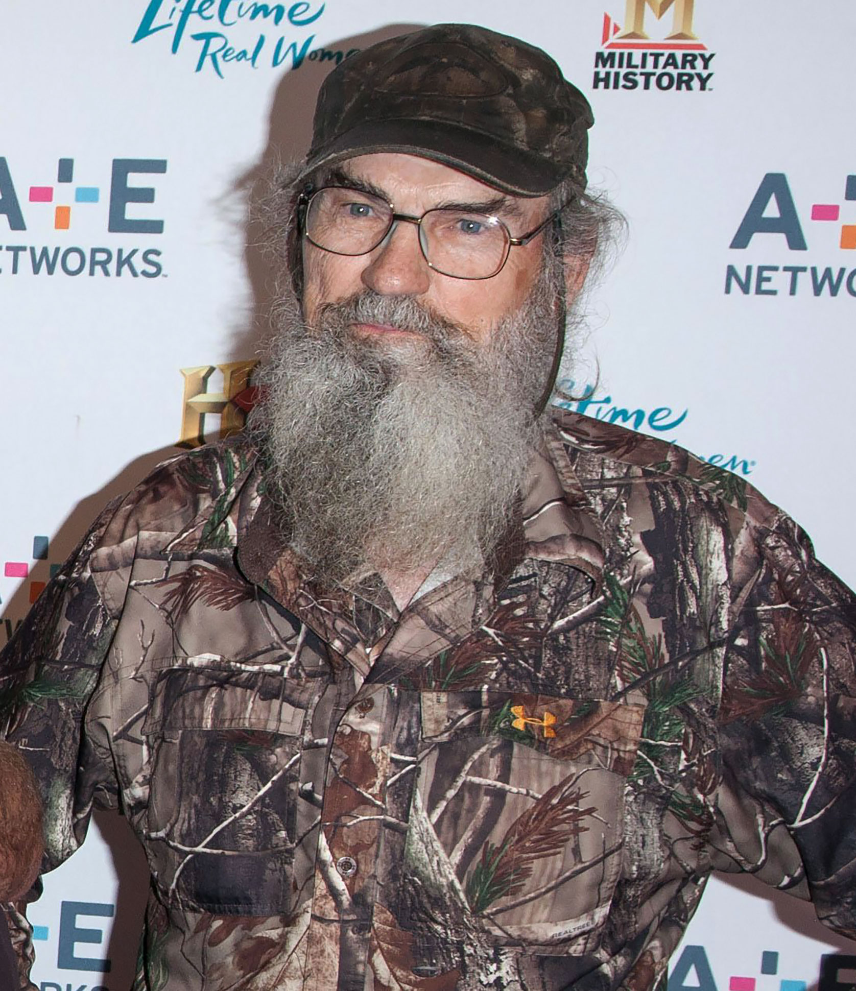 Duck Dynastys Uncle Si Reveals Why Wife Christine Isnt on TV picture