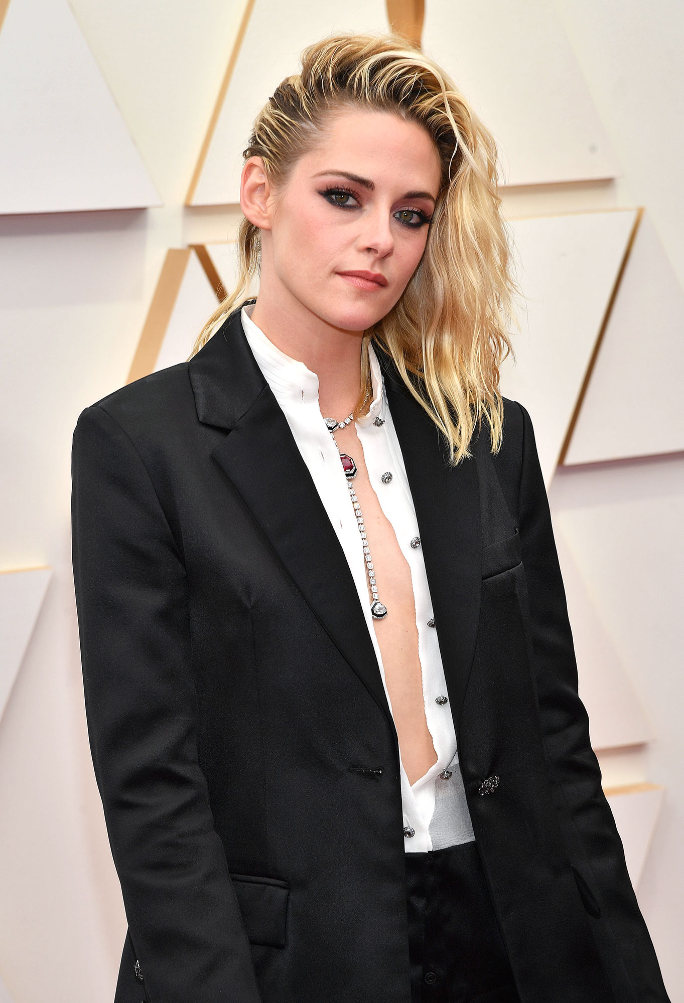 Kristen Stewart Wears a Custom Chanel Shorts Suit To The Oscars 2022
