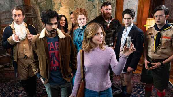 Ghosts Cast What the Stars of the CBS Sitcom Look Like in Real Life