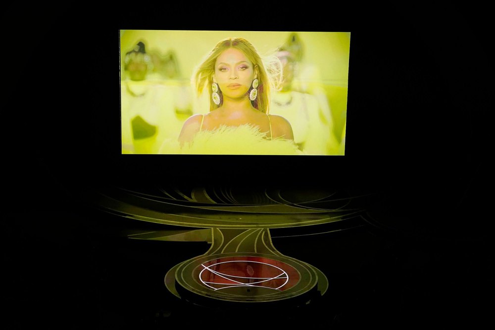 Green Goddess Beyonce Kicks Off Oscars With King Richard Performance