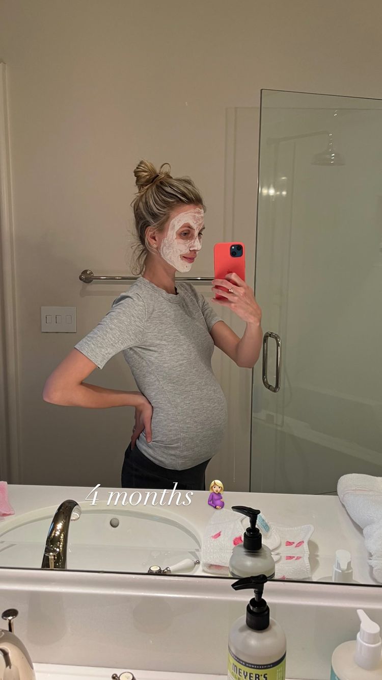 Hall of Fame! Tessa Hilton and More Pregnant Stars' 2022 Baby Bump Pics