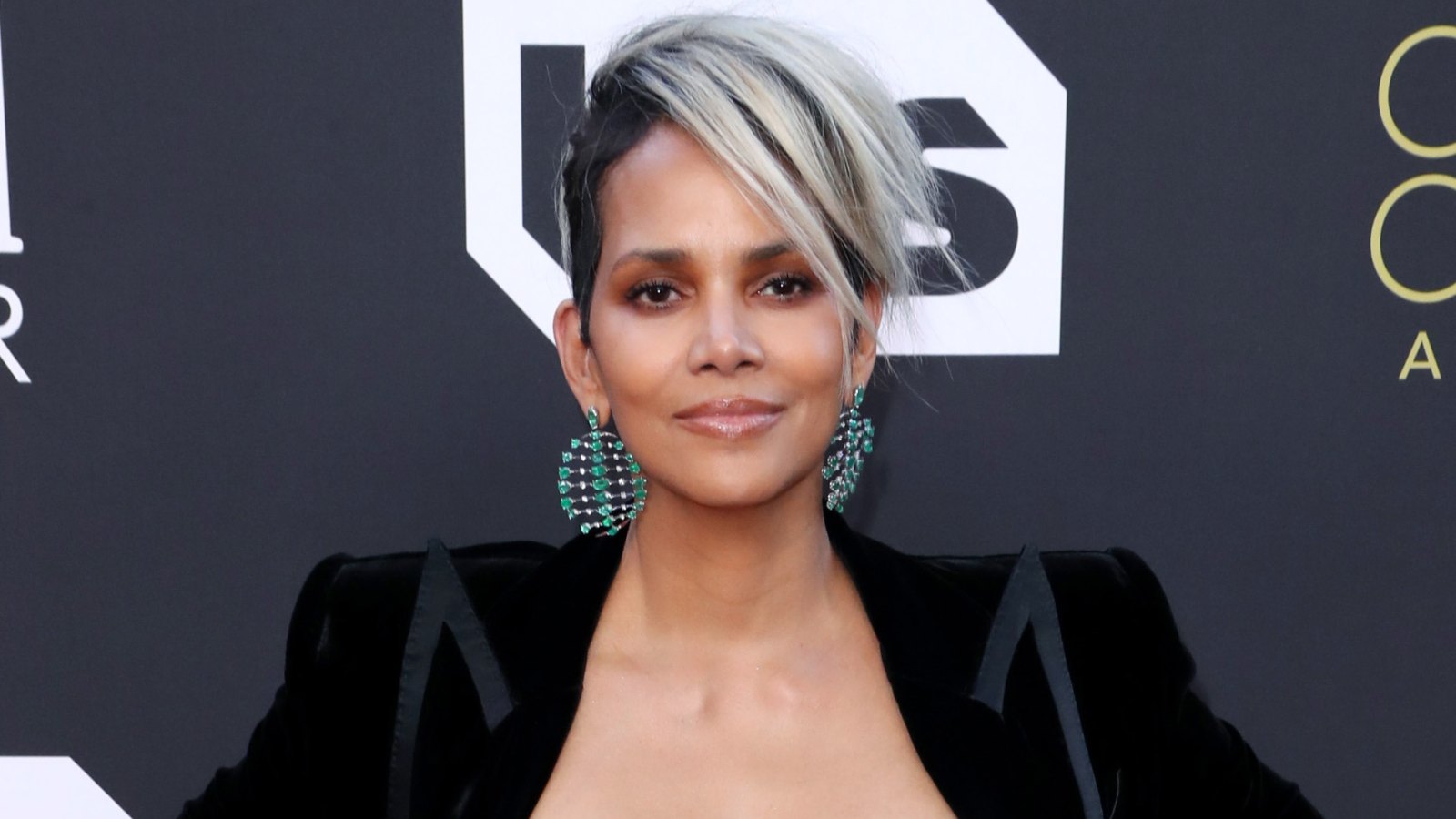 Halle Berry Brought Back Her X Men Hairstyle Critics Choice Awards